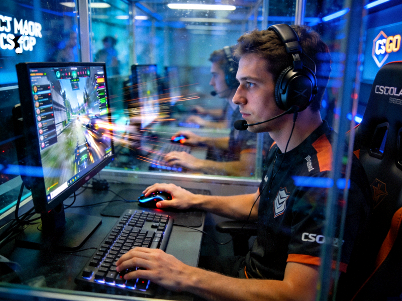 CS:GO Major锦标赛，选手在隔音房内激烈对战的第一视角